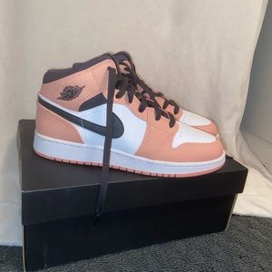 Air Jordan 1 Mid GS ‘Pink Quartz’